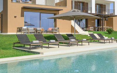 Villa Topazio - Sea View | By Rocco Forte Villas: Water, Venster, Fabriek, Gebouw, Schaduw, Zwembad, Buitenmeubels, Ligstoel, Stedelijk Ontwerp, Condominium