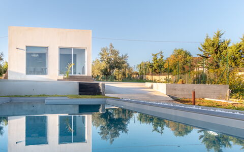 Eremita Villa Sicily: Water, Fabriek, Lucht, Azure, Schaduw, Boom, Zwembad, Zwemwater, Woongebied, Vrije Tijd