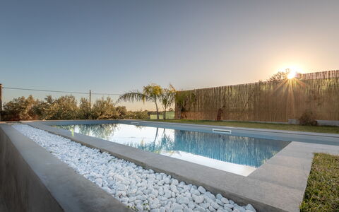 Eremita Villa Sicily: Lucht, Water, Watervoorraden, Eigendom, Fabriek, Licht, Architectuur, Zwemwater, Gras, Muur