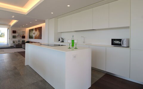 Stima Home, Padova, Pool, Ac: Interieur Ontwerp, Flooring, Keuken, Muur, Countertop, Verdieping, Plafond, Hout, Meubilair, Cabinetry
