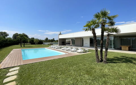 Stima Home, Padova, Pool, Ac: Schaduw, Landgoed, Gazon, Landscaping, Zwembad, Ontwerp, Werf, Boerderij, Villa, Kunstgras