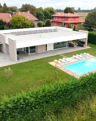Stima Home, Padova, Pool, Ac: Zwembad, Schaduw, Toevlucht, Landgoed, Binnenplaats, Kunstgras, Ontwerp, Landscaping, Villa, Werf