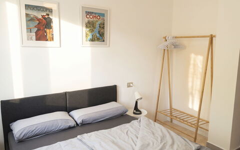 Varenna 648: Meubilair, Bed, Interieur Ontwerp, Slaapkamer, Verdieping, Bedding, Flooring, Laken, Hout, Kamer