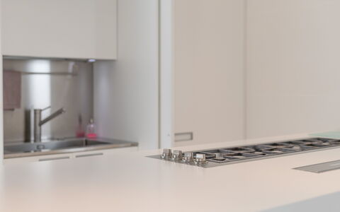 Villa Vinner: Countertop, Toestel Van De Keuken, Cabinetry, Wastafel, Hout, Flooring, Keuken, Rechthoek, Huishoudapparatuur, Major Appliance