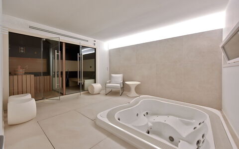 Villa Vinner: Bad, Loodgieterswerkinrichting, Product, Gebouw, Badkamer, Comfort, Hout, Verdieping, Interieur Ontwerp