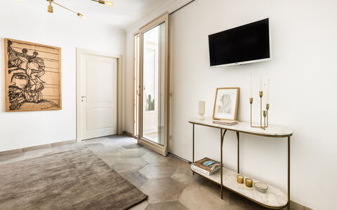 Alma Suite: Meubilair, Eigendom, Fotolijst, Gebouw, Hout, Televisie, Interieur Ontwerp, Verlichting, Huis, Woonkamer