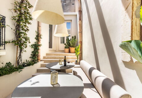 Alma Suite: Eigendom, Fabriek, Interieur Ontwerp, Architectuur, Hout, Verdieping, Materiële Goederen, Flooring, Onroerend Goed, Stedelijk Ontwerp