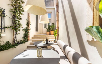 Alma Suite: Eigendom, Fabriek, Interieur Ontwerp, Architectuur, Hout, Verdieping, Materiële Goederen, Flooring, Onroerend Goed, Stedelijk Ontwerp