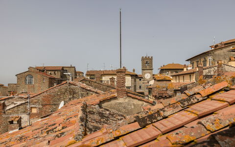 Appartamento Reale: Lucht, Hout, Gebouw, Venster, Huis, Woongebied, Landschap, Stad, Dak, Horizon
