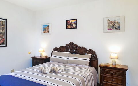 Casa sul Torrente: Meubilair, Bed, Bedding, Interieur Ontwerp, Slaapkamer, Laken, Muur, Kamer, Linens, Hout