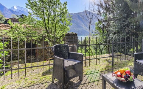 Casa sul Torrente: Meubilair, Stoel, Bergketen, Buitenmeubels, Balkon, Vallei, Eco Hotel, Kamerplant, Hek, Toevlucht