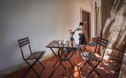 A Casa Di Camillo, Nepi, a C, Wifi: Meubilair, Tafel, Gebouw, Stoel, Hout, Flooring, Verdieping, Hardwood, Gordijn, Huis