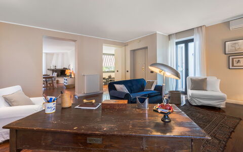 A Casa Di Camillo, Nepi, a C, Wifi: Meubilair, Tafel, Gebouw, Bankstel, Fotolijst, Hout, Kamerplant, Interieur Ontwerp, Stoel, Flooring