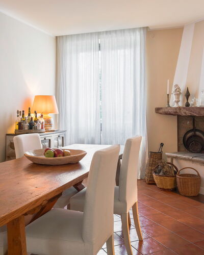 A Casa Di Camillo, Nepi, a C, Wifi: Tafel, Meubilair, Eigendom, Stoel, Hout, Interieur Ontwerp, Oranje, Architectuur, Verdieping