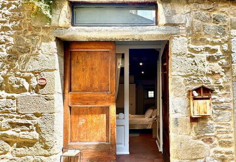 Vicolo Della Scala Rooms: Eigendom, Deur, Gebouw, Hout, Architectuur, Steen, Home Deur, Facade, Metselwerk