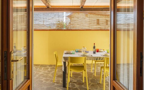 Camaiore House With Pool, La Casa Dei Ricci: Tafel, Meubilair, Gebouw, Stoel, Hout, Interieur Ontwerp, Schaduw, Huis, Verdieping, Flooring