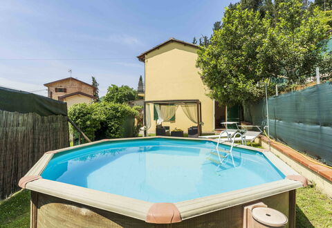 Camaiore House With Pool, La Casa Dei Ricci: Water, Eigendom, Lucht, Fabriek, Zwembad, Azure, Boom, Schaduw, Gebouw, Vrije Tijd