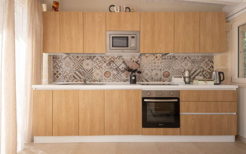 Terra Mater: Keuken, Countertop, Major Appliance, Toestel Van De Keuken, Hout, Flooring, Cabinetry, Interieur Ontwerp, Verdieping, Bruin