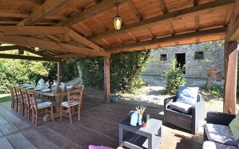 Villa Sette Ponti Levante: Fabriek, Eigendom, Meubilair, Tafel, Schaduw, Architectuur, Hout, Stoel, Verblijf, Boom