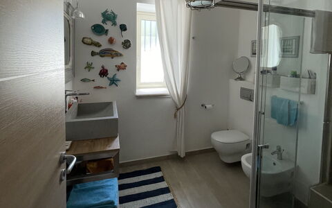 Villa Acquaro, Santa Caterina Dello Ionio, Pool, A: Interieur Ontwerp, Flooring, Loodgieterswerkinrichting, Verdieping, Badkamer, Kamer, Verlichting, Loodgieter, Toilet, Plafond