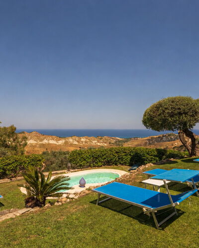 Villa Acquaro, Santa Caterina Dello Ionio, Pool, A: Blauw, Struik, Landschap, Zwembad, Toevlucht, Buitenmeubels, Tuin, Landscaping, Schaduw, Eco Hotel
