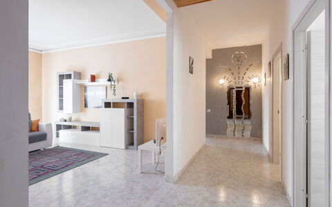 Maison Loreto: Eigendom, Hout, Hal, Interieur Ontwerp, Architectuur, Fotolijst, Verdieping, Deur, Flooring, Hardwood