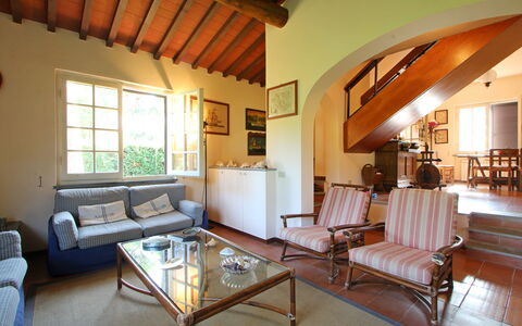 Villa Maddalena: Meubilair, Eigendom, Bankstel, Hout, Venster, Tafel, Verlichting, Interieur Ontwerp, Gebouw, Fotolijst