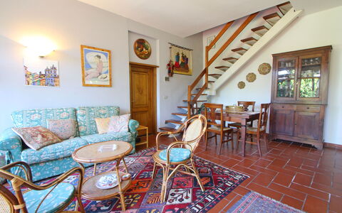Casa La Pineta: Fotolijst, Meubilair, Tafel, Stoel, Azure, Woonkamer, Hout, Verdieping, Interieur Ontwerp, Flooring