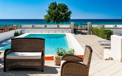 Villa Cornino: Water, Lucht, Meubilair, Eigendom, Blauw, Fabriek, Azure, Buitenmeubels, Zwembad, Interieur Ontwerp