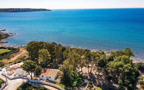 Villa Plemmirio: Water, Lucht, Fabriek, Azure, Boom, Vegetation, Kust En Oceanic Landvormen, Natuurlijk Landschap, Strand