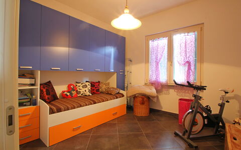 Panorama: Eigendom, Meubilair, Fietswiel, Televisie, Fiets, Comfort, Gebouw, Hout, Verlichting
