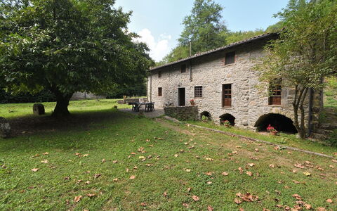 Villa Del Mulino: Fabriek, Eigendom, Lucht, Gebouw, Venster, Boom, Natuurlijk Landschap, Wolk, Land Lot, Huis