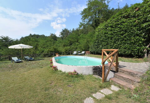Casa Antelminelli: Water, Wolk, Fabriek, Lucht, Zwembad, Schaduw, Boom, Buitenmeubels, Vrije Tijd, Natuurlijk Landschap