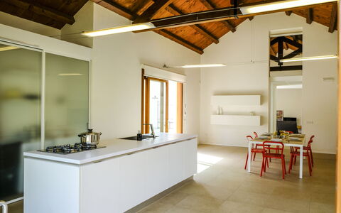 Villa Terrenove: Eigendom, Hout, Interieur Ontwerp, Architectuur, Verdieping, Flooring, Gebouw, Venster, Muur, Woonkamer