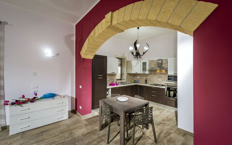 Villa Alcamo: Meubilair, Eigendom, Tafel, Gebouw, Hout, Interieur Ontwerp, Cabinetry, Lade, Flooring, Verdieping