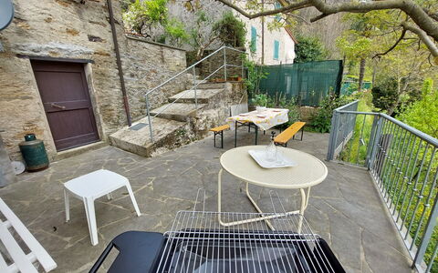Casa Le Grotte: Tafel, Eigendom, Meubilair, Gebouw, Fabriek, Venster, Buitentafel, Buitenmeubels, Verlichting, Architectuur