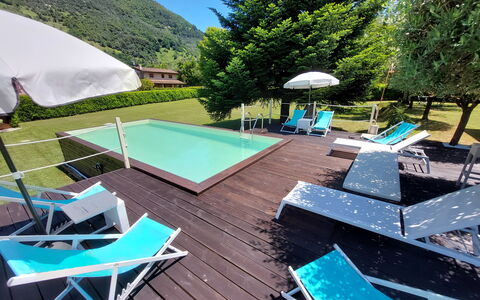 Villa L'antico Casale: Eigendom, Meubilair, Water, Paraplu, Zwembad, Lucht, Groen, Blauw, Azure, Schaduw