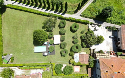 Villa L'antico Casale: Fabriek, Groen, Land Lot, Boom, Stedelijk Ontwerp, Gras, Biome, Natuurlijk Landschap, Landelijk Gebied, Huis