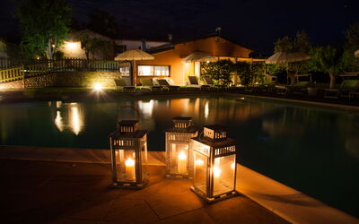 Villa Angelica: Water, Eigendom, Gebouw, Fabriek, Zwemwater, Boom, Lucht, Huis, Zwembad