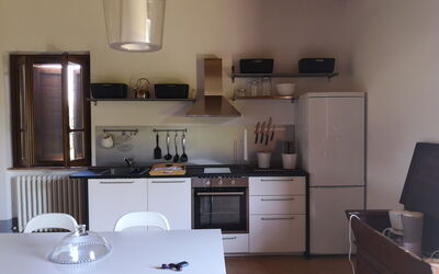 Andromeda: Cabinetry, Meubilair, Countertop, Wastafel, Keuken, Hout, Huishoudapparatuur, Verlichting, Fornuis, Architectuur