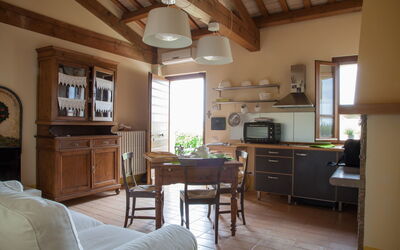 Cassiopea: Cabinetry, Meubilair, Eigendom, Countertop, Stoel, Hout, Tafel, Verlichting, Interieur Ontwerp, Keuken