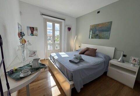 Galleria Degli Artisti: Meubilair, Eigendom, Tafel, Fotolijst, Comfort, Venster, Interieur Ontwerp, Hout, Bed Frame, Gebouw