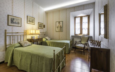 Casa Martina, Piazza Delle Erbe, San Gimignano: Meubilair, Interieur Ontwerp, Muur, Bed, Slaapkamer, Flooring, Plafond, Kamer, Verdieping, Fotolijst