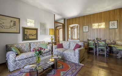 Casa Martina, Piazza Delle Erbe, San Gimignano: Meubilair, Interieur Ontwerp, Flooring, Bankstel, Verdieping, Kamer, Plafond, Tafel, Woonkamer, Verlichting