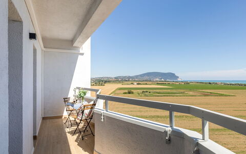 Suite Mareconero: Lucht, Dag, Gebouw, Fabriek, Azure, Hout, Veranda, Bloempot, Hek, Huis