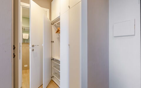 Suite Mareconero: Gebouw, Hout, Deur, Verdieping, Flooring, Badkamer, Huis, Hardwood, Plafond
