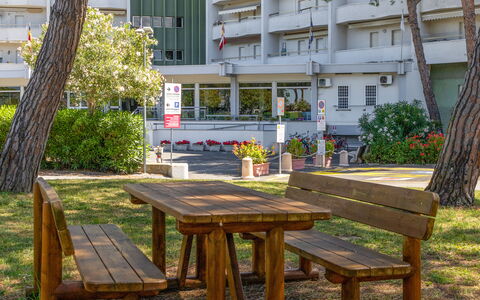 Suite Mareconero: Fabriek, Meubilair, Venster, Gebouw, Tafel, Bloem, Openluchtbank, Buitenmeubels, Buitentafel, Schaduw