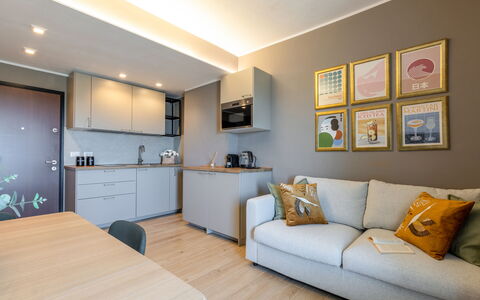 Suite Mareconero: Meubilair, Eigendom, Tafel, Fotolijst, Cabinetry, Bankstel, Azure, Verlichting, Hout, Interieur Ontwerp