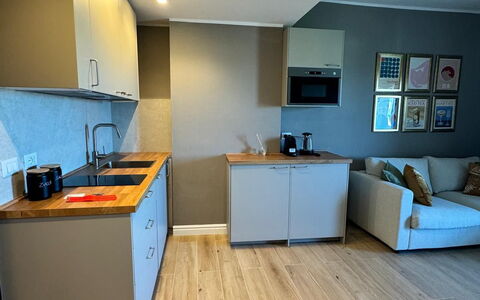 Suite Mareconero: Cabinetry, Countertop, Gebouw, Meubilair, Gootsteen, Hout, Interieur Ontwerp, Keuken, Wastafel, Flooring