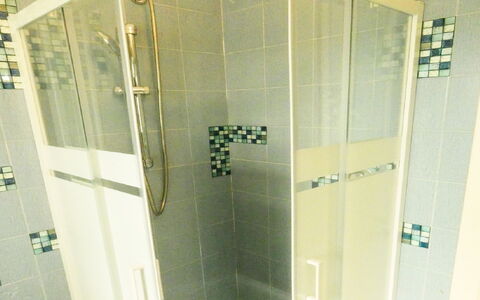 Casa Vacanze Sabrina: Douchekop, Loodgieterswerkinrichting, Badkamer, Douche, Deur Van De Douche, Verdieping, Douchestang, Samengesteld Materiaal, Loodgieter